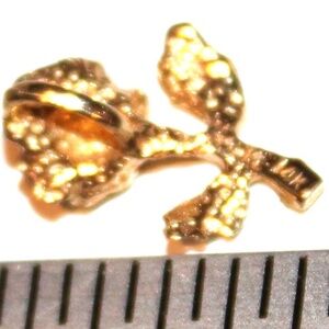 Solid 14K yellow gold marked 14K rose flower pendant